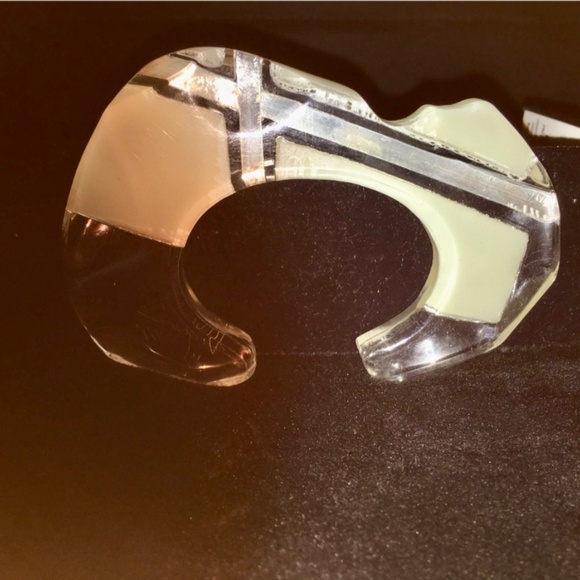 Anne & Frank Vigneri Signed Plexiglass Bracelet - Picture 2 of 8